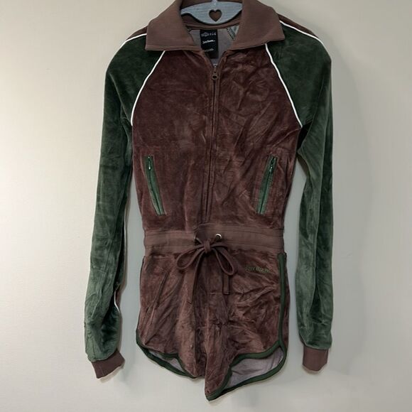 NWOT Urban Outfitters Let’s Frans Velour Retro Shorts Romper - Picture 2 of 6